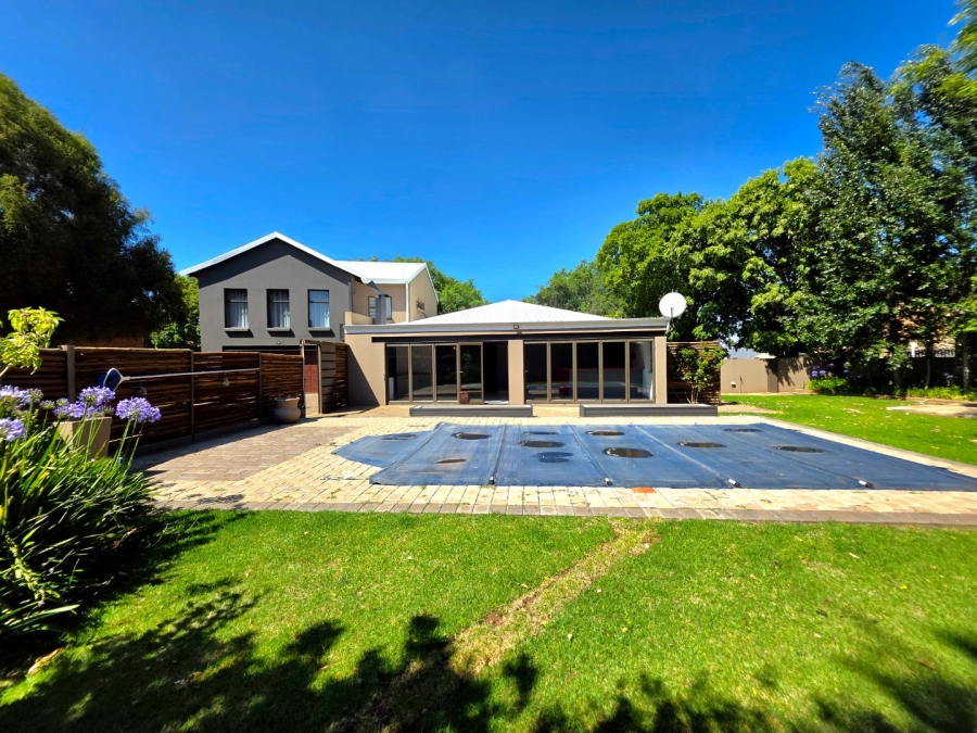 5 Bedroom Property for Sale in Langenhovenpark Free State